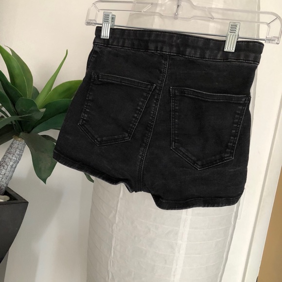 TopShop Shorts - Picture 3 of 3